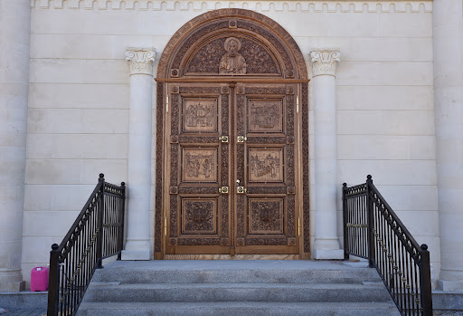 Двери для церкви или храма: особенности, роль, виды, изготовление на заказ.