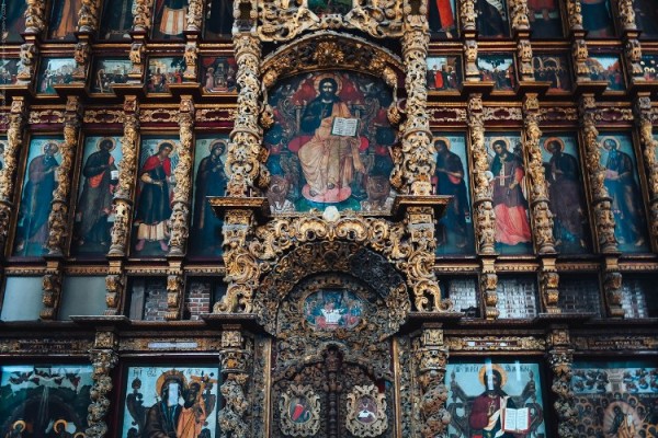 Иконостас Успенского собора в Рязани: самый высокий деревянный иконостас в России.